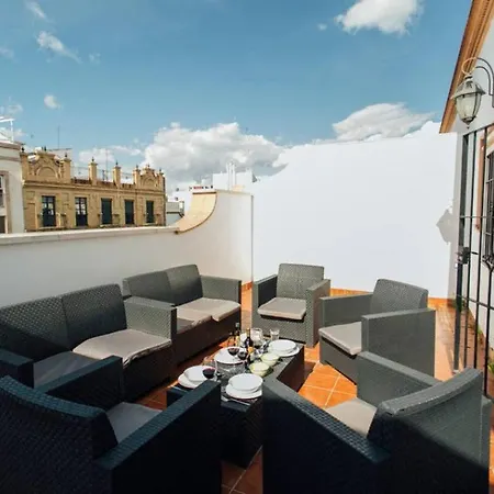 Duplex With Terrace- 5bd 3bth- Center Seville