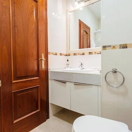 Duplex With Terrace- 5bd 3bth- Center Apartment