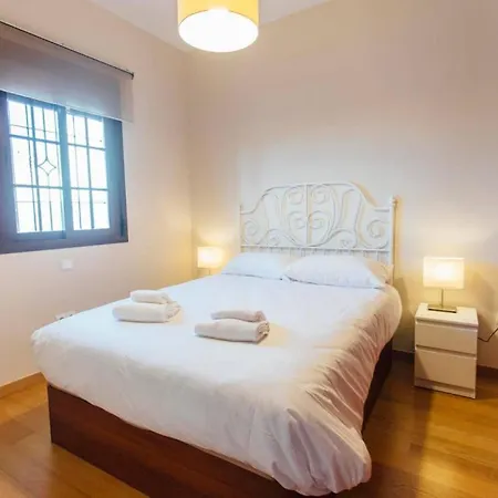 Apartment Duplex With Terrace- 5bd 3bth- Center