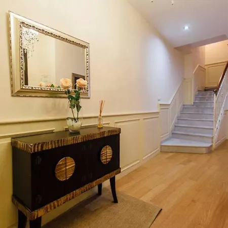 Duplex With Terrace- 5bd 3bth- Center Seville