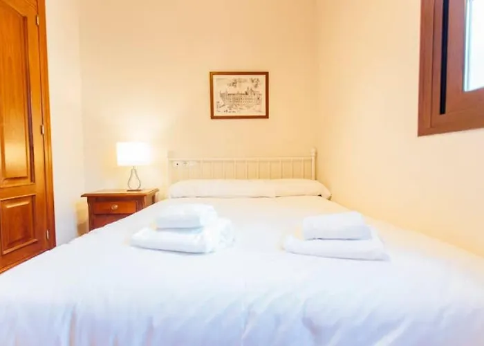 Duplex With Terrace- 5bd 3bth- Center Lejlighed