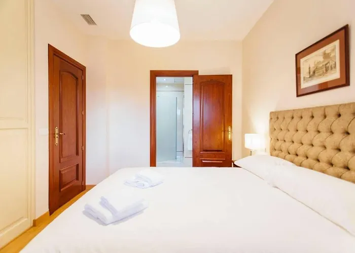 Duplex With Terrace- 5bd 3bth- Center Lejlighed *